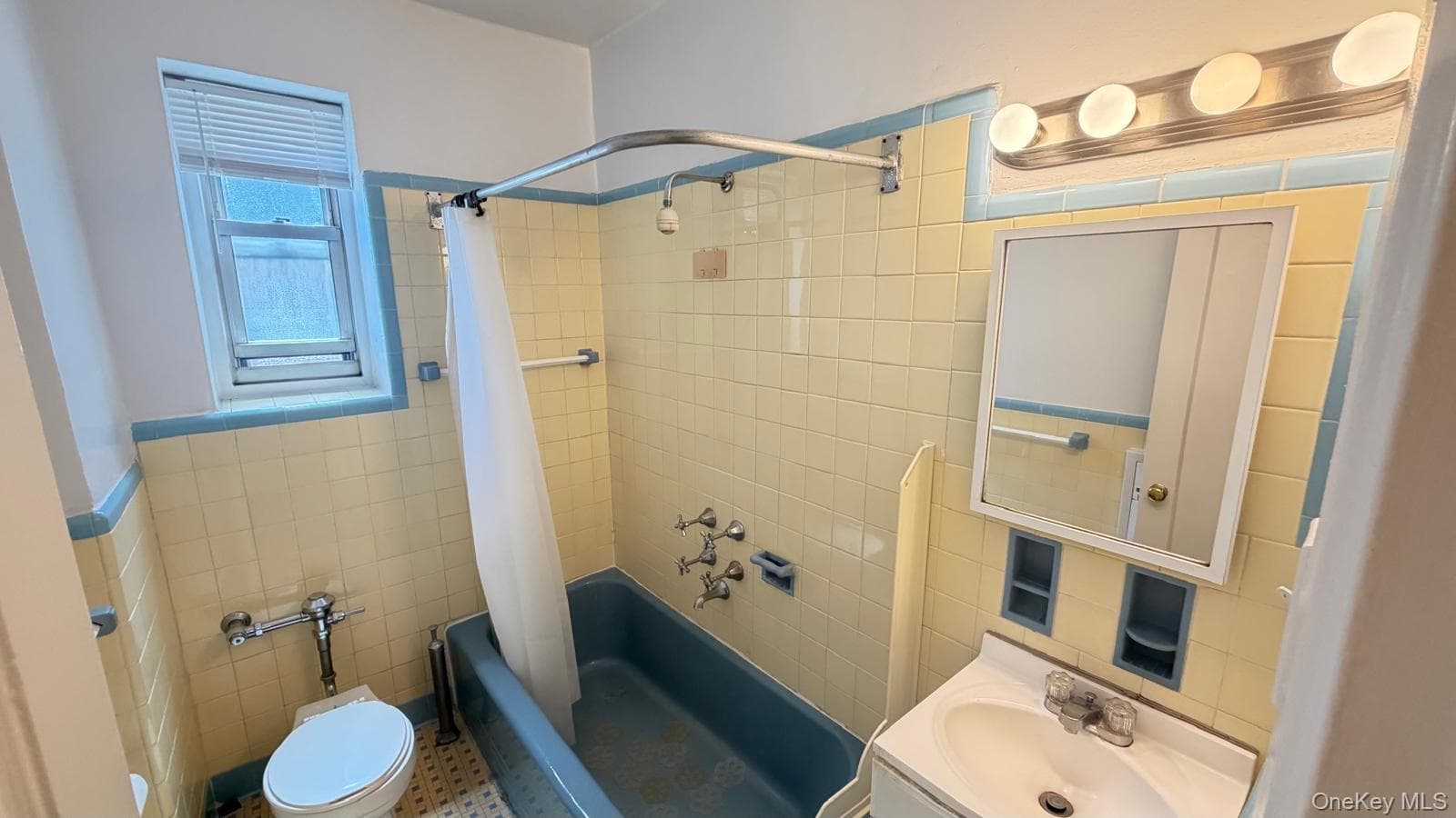 61-41 Saunders Street Unit: B67 thumbnail 21
