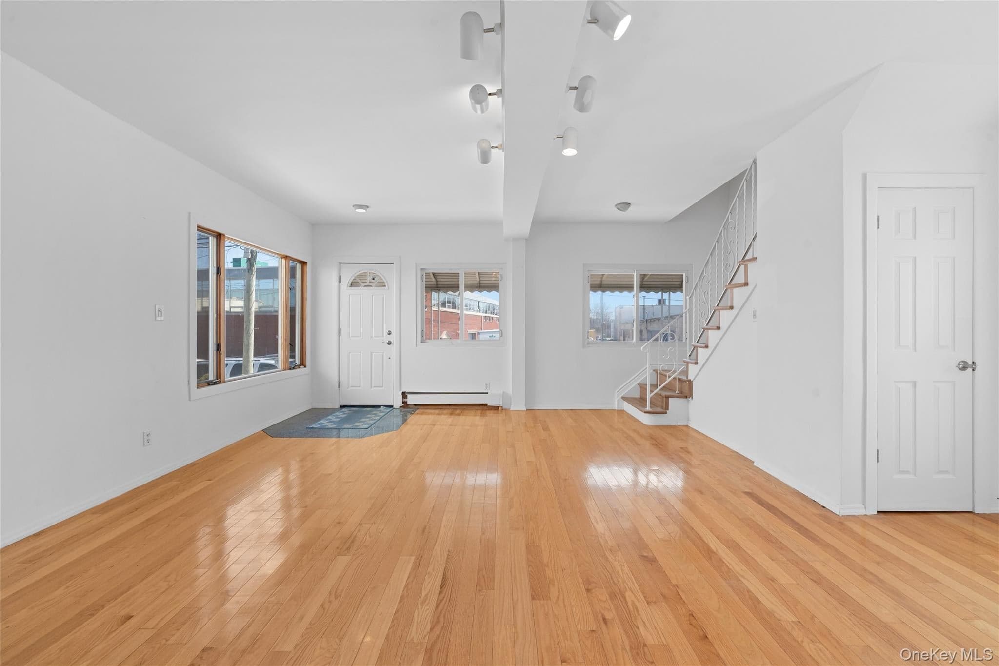 224 W Broadway thumbnail 31