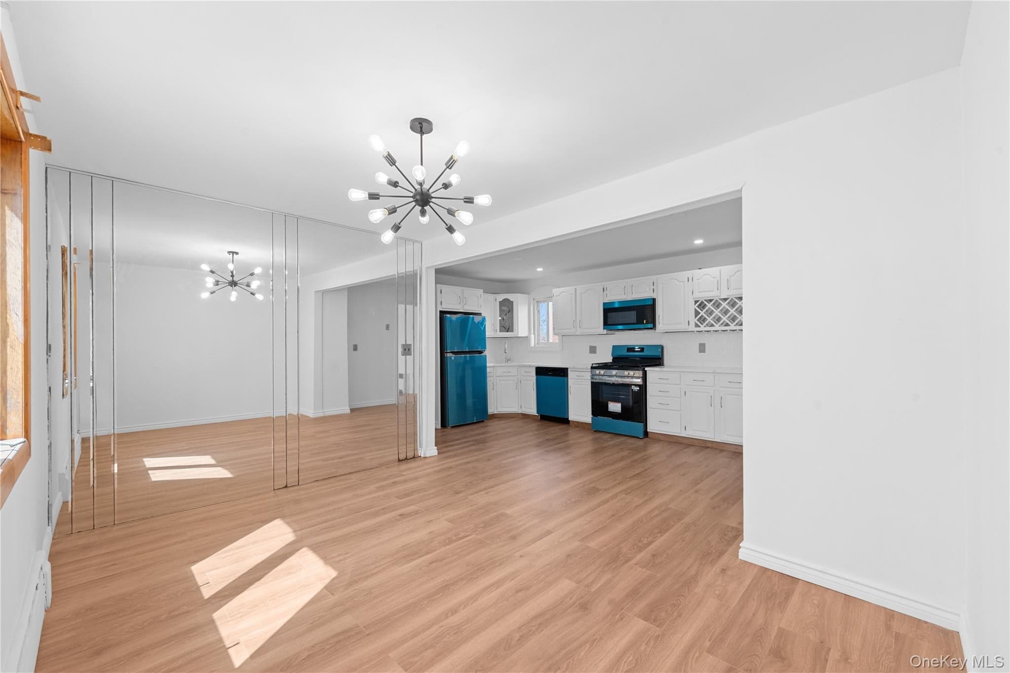 224 W Broadway thumbnail 32
