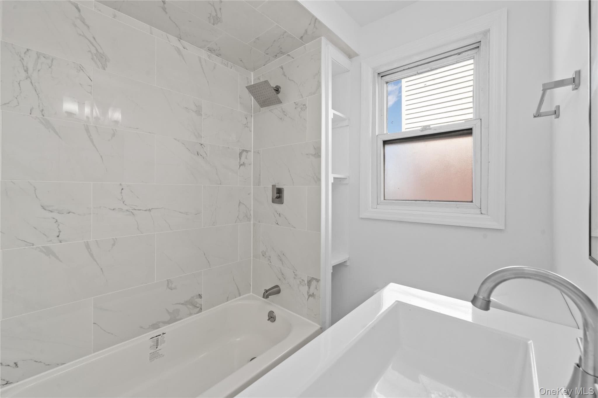 224 W Broadway thumbnail 12