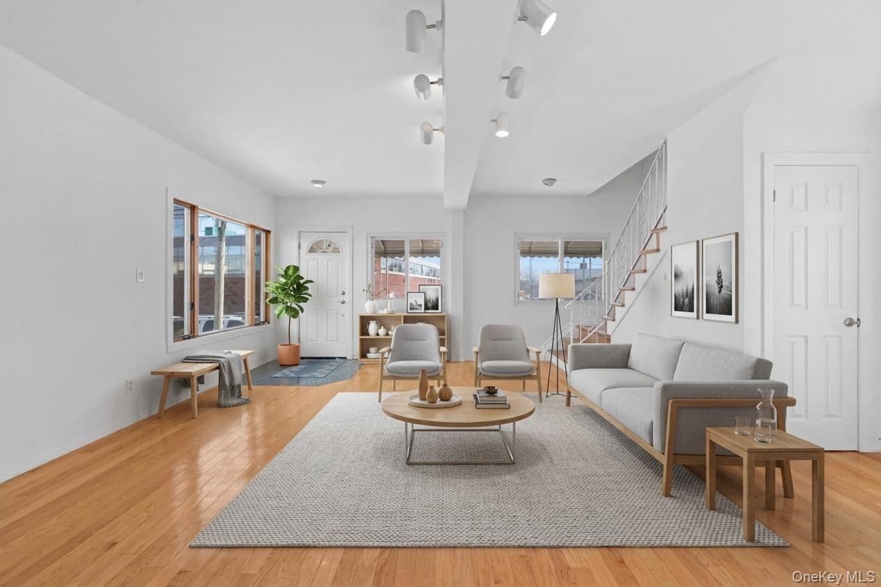 224 W Broadway thumbnail 6