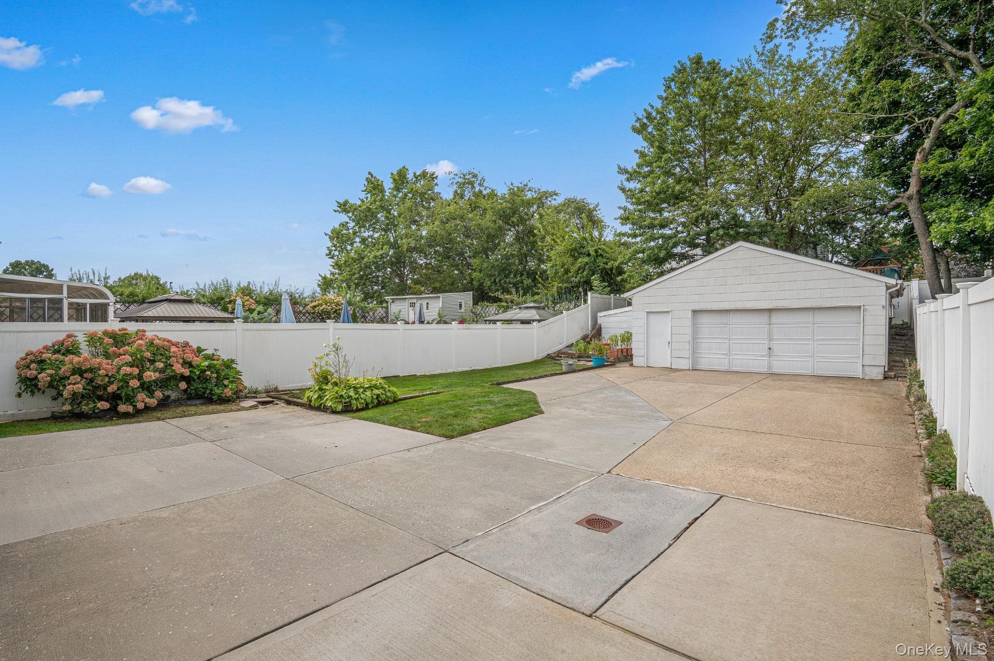 364 Nassau Boulevard BLVD thumbnail 2