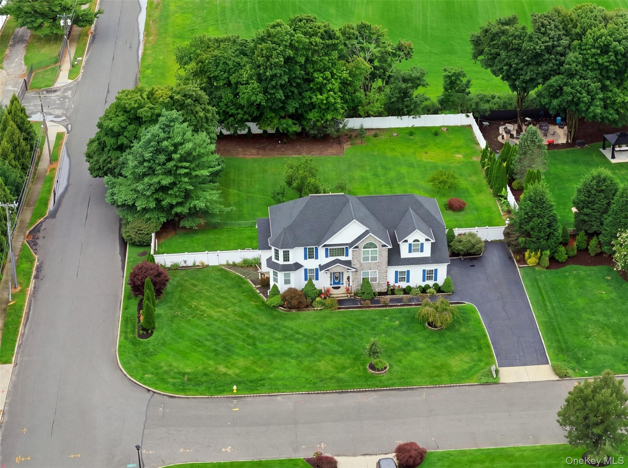 2 Sherwood Drive thumbnail 2