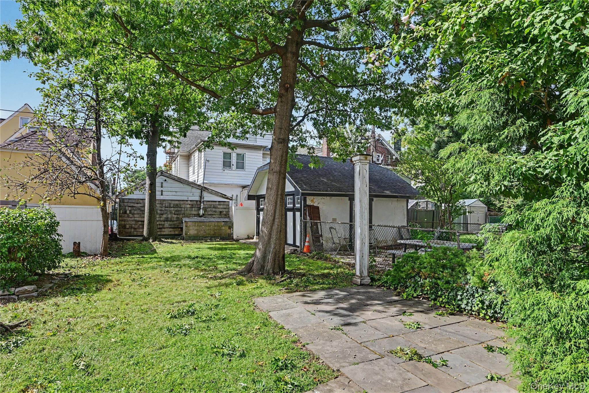176 Archer Avenue thumbnail 32