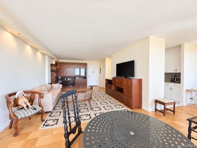 26910 Grand Central Parkway PKWY Unit: 15B thumbnail 7