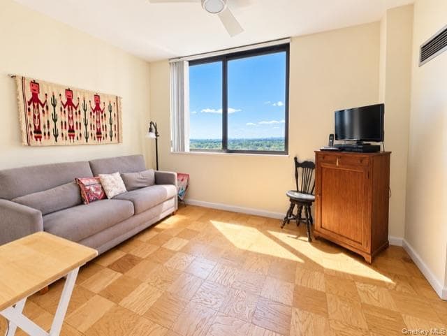 26910 Grand Central Parkway PKWY Unit: 15B thumbnail 8