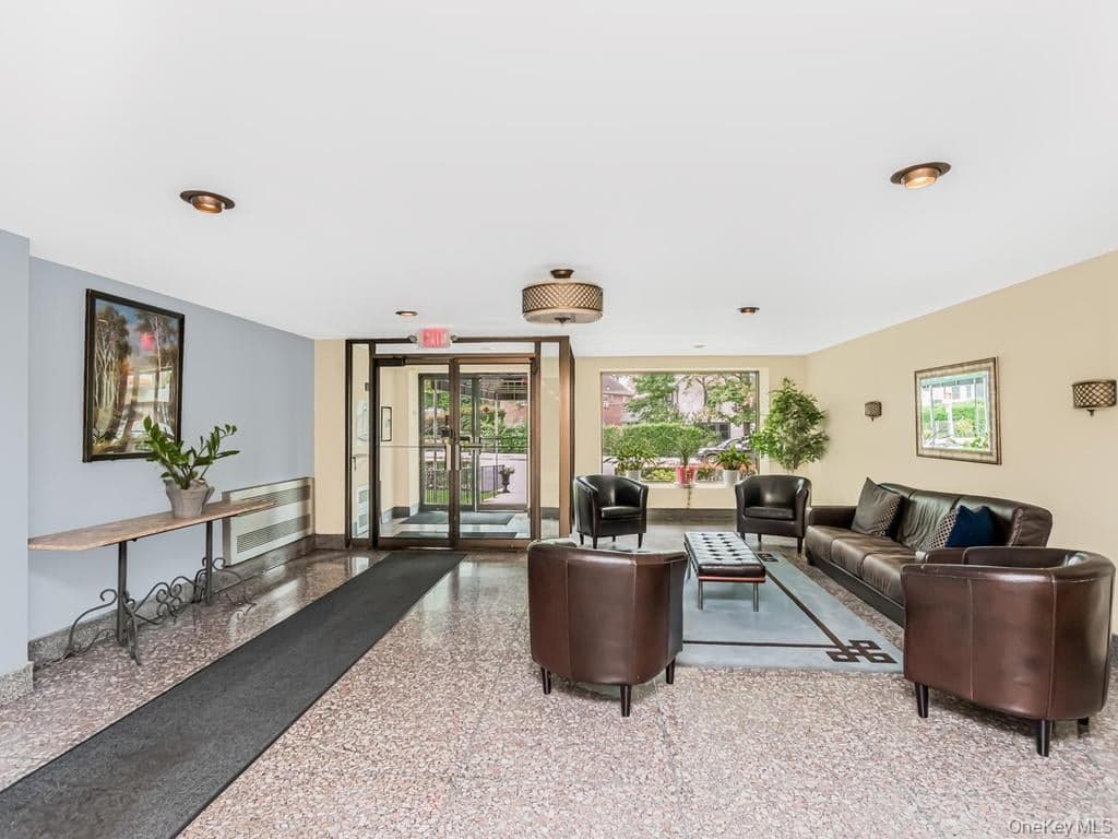 415 Gramatan Avenue Unit: 4E thumbnail 3