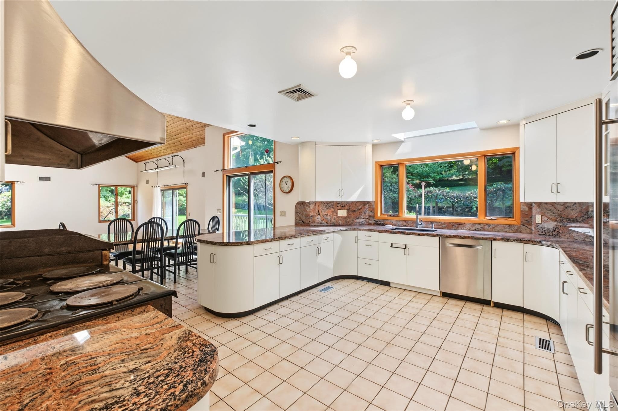 2054 Quaker Ridge Road thumbnail 8