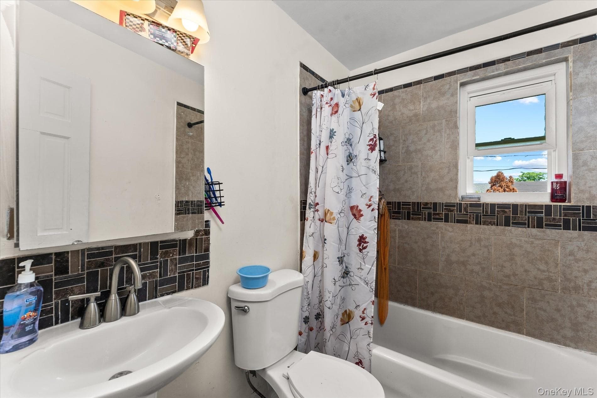 534 Warwick Street thumbnail 17