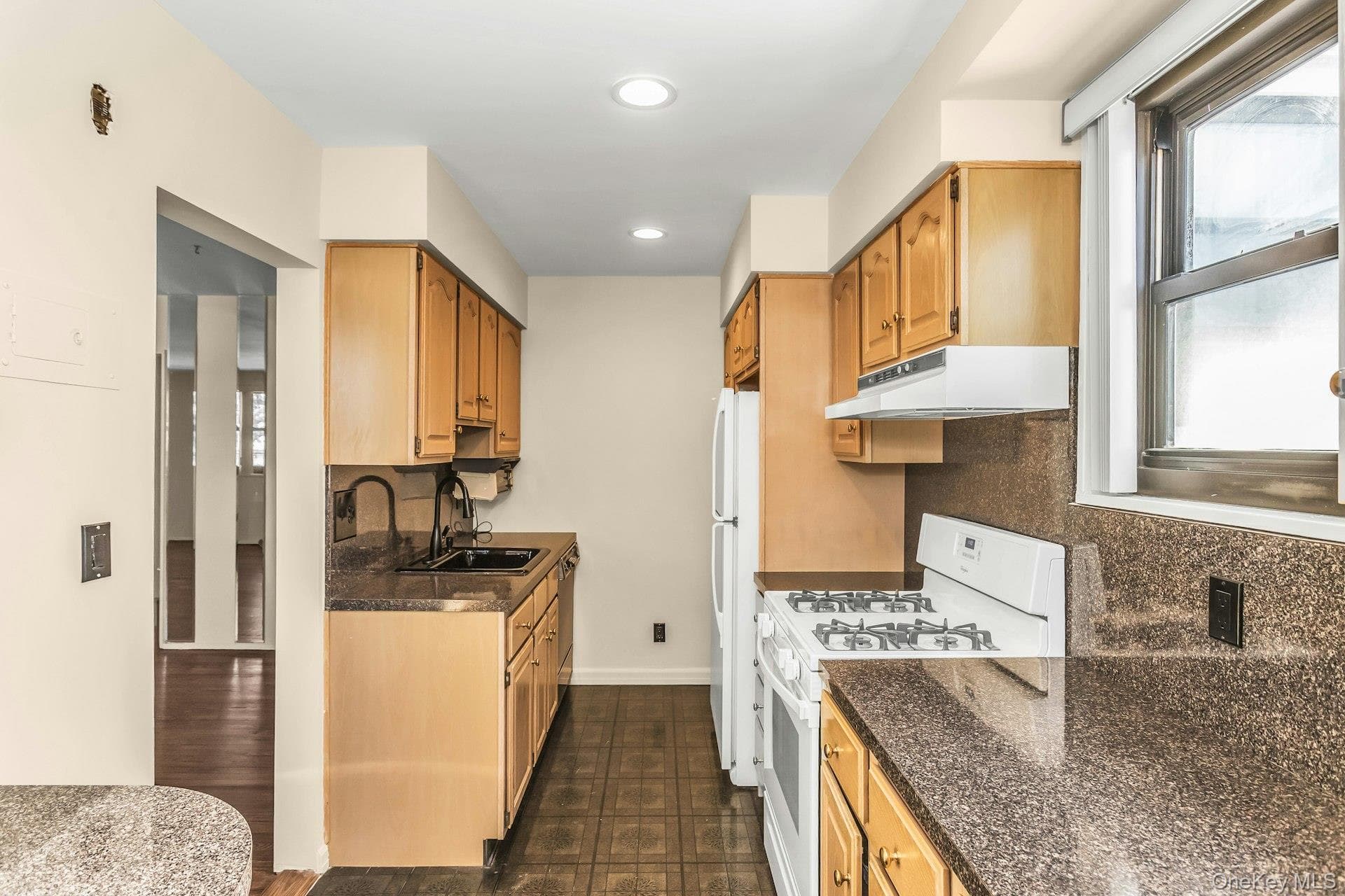 21-47 Utopia Parkway Unit: 2 thumbnail 7