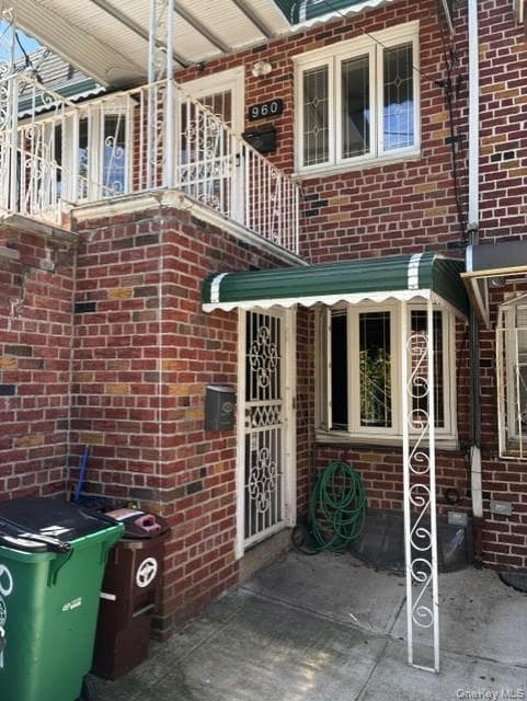 960 E 101st Street thumbnail 7
