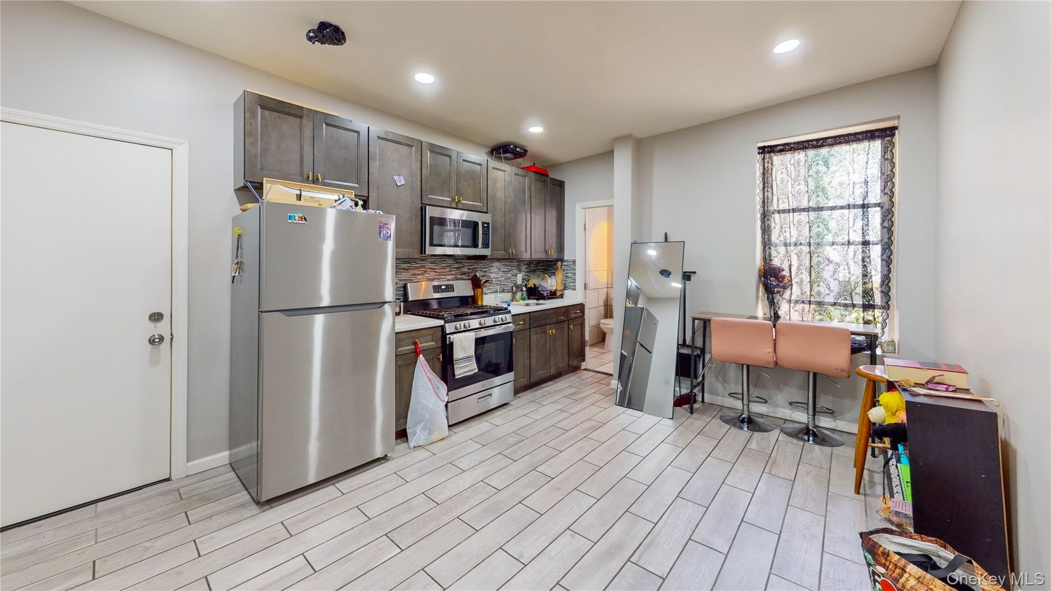 660 Warwick Street thumbnail 4