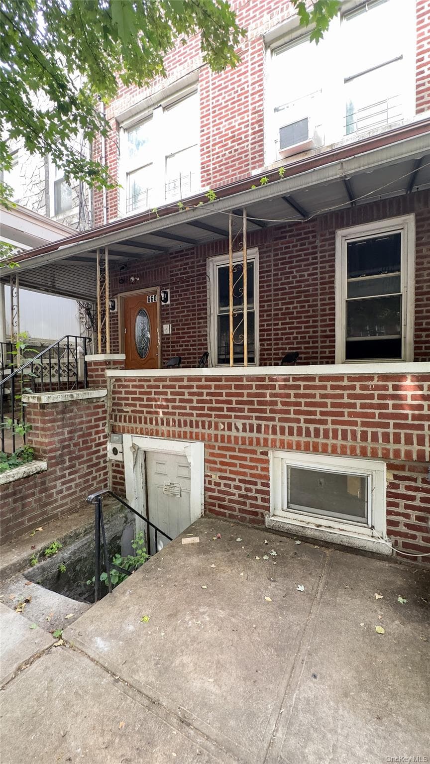 660 Warwick Street thumbnail 16