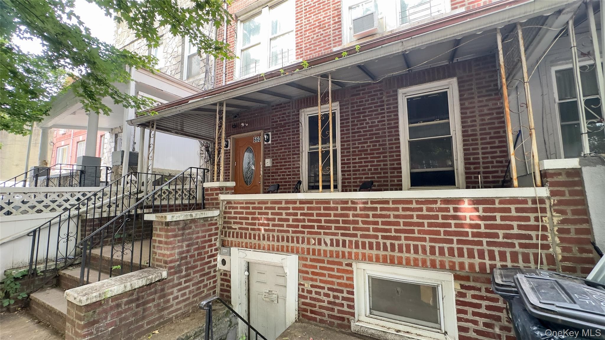 660 Warwick Street thumbnail 2