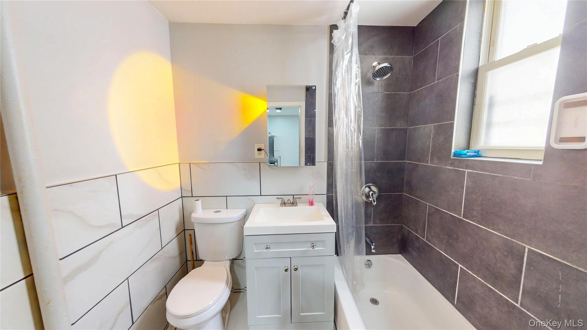 660 Warwick Street thumbnail 5