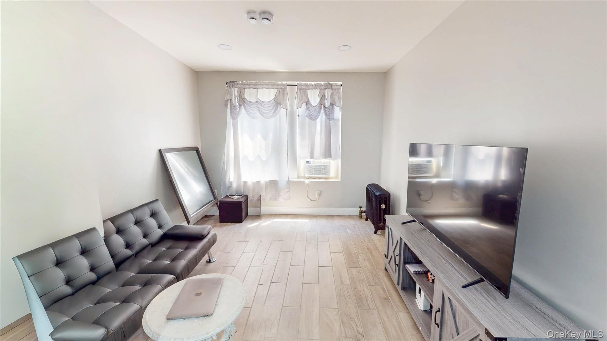 660 Warwick Street thumbnail 11