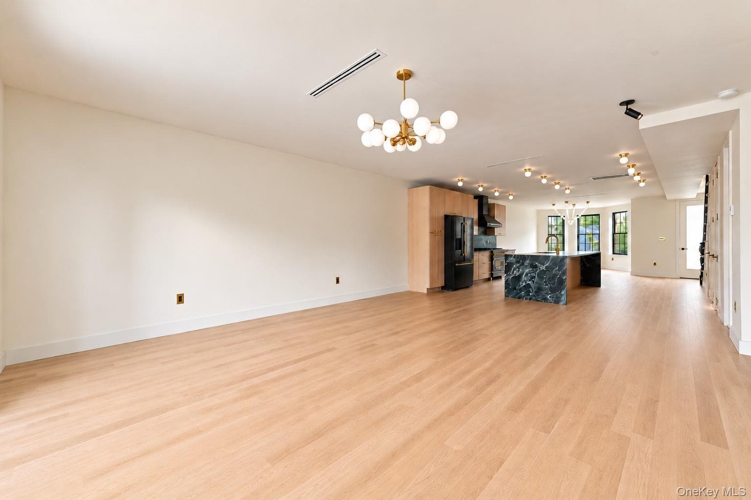 405 Irving Avenue thumbnail 8