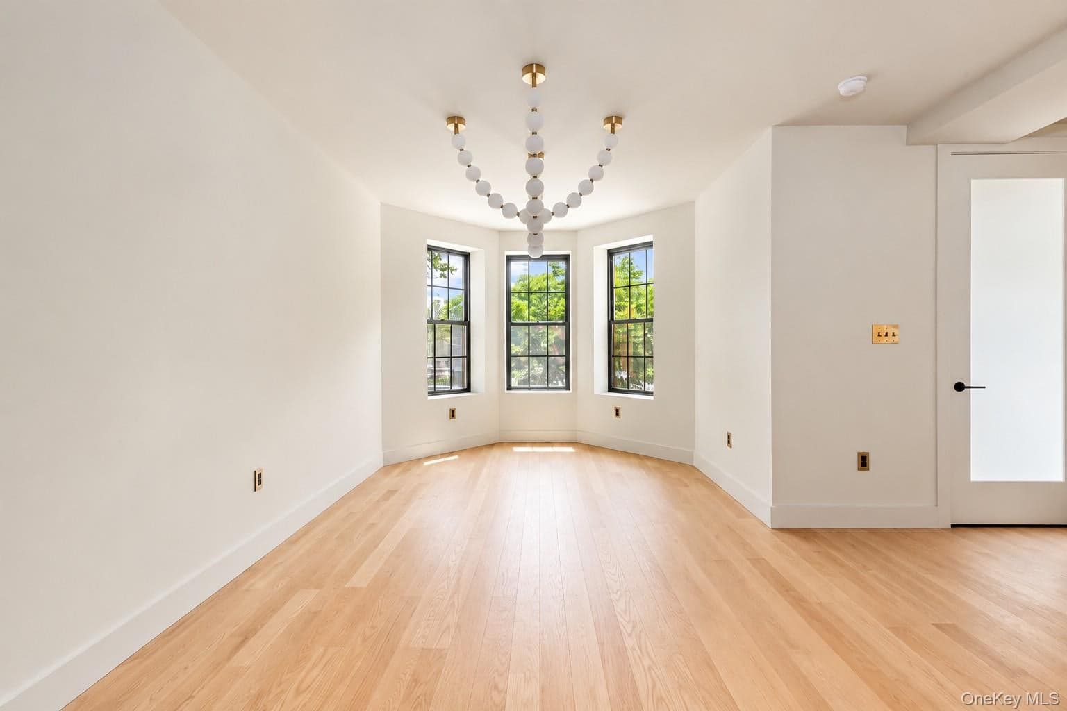 405 Irving Avenue thumbnail 14