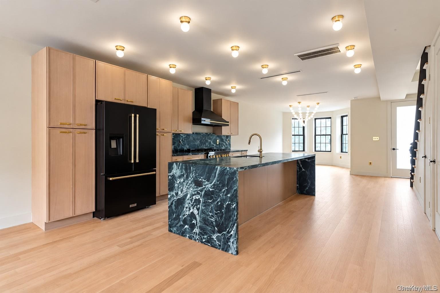 405 Irving Avenue thumbnail 9