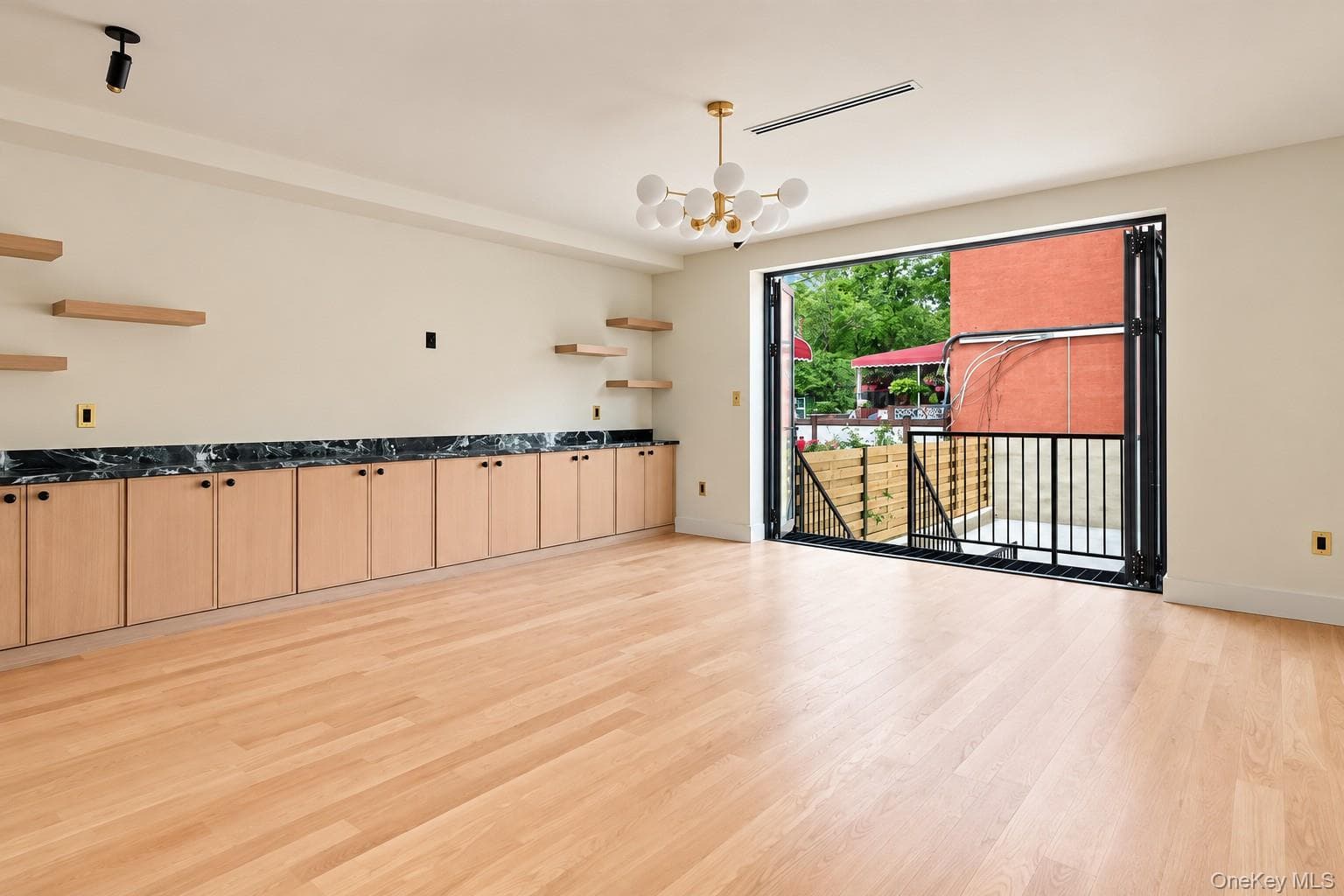 405 Irving Avenue thumbnail 17