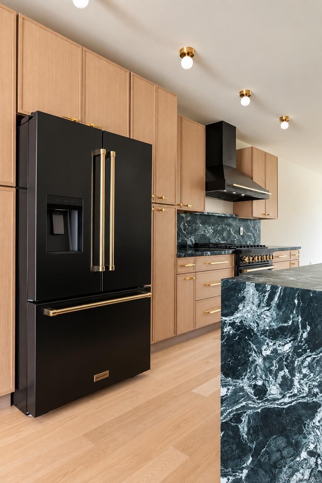 405 Irving Avenue thumbnail 11