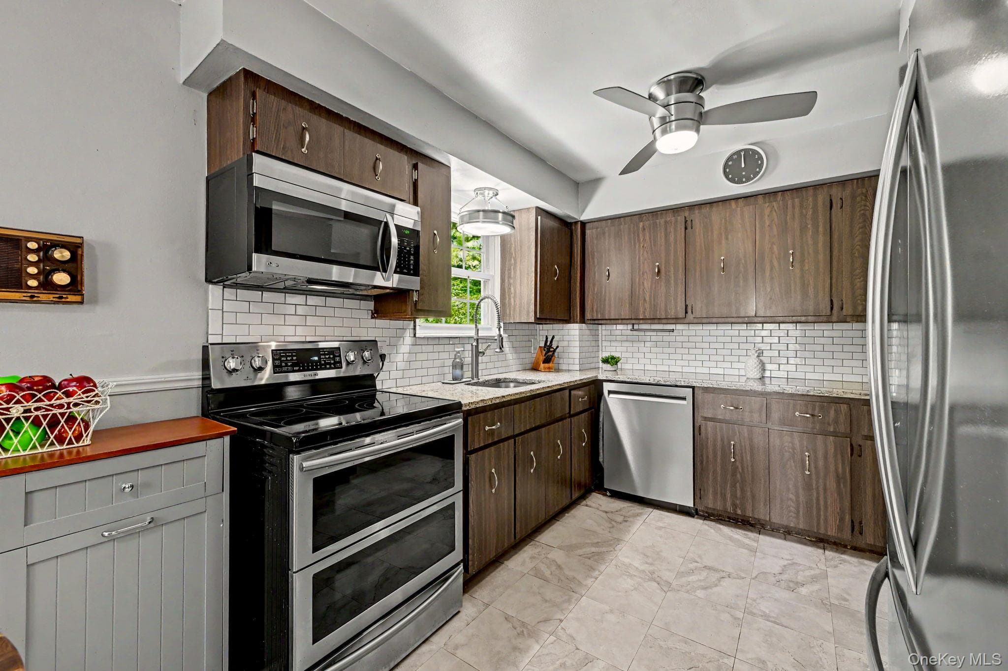 3235 Lincoln Drive thumbnail 11