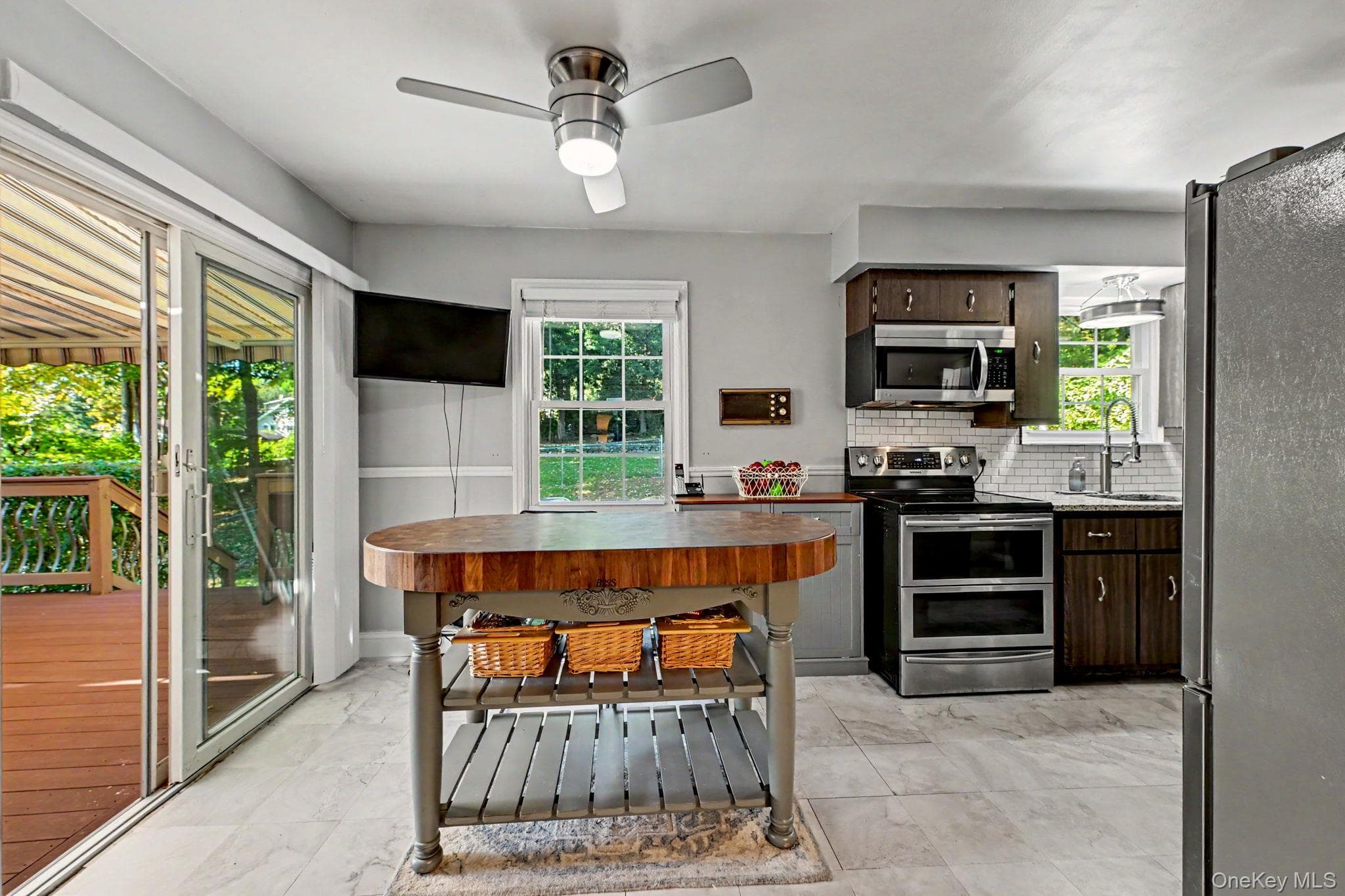 3235 Lincoln Drive thumbnail 10