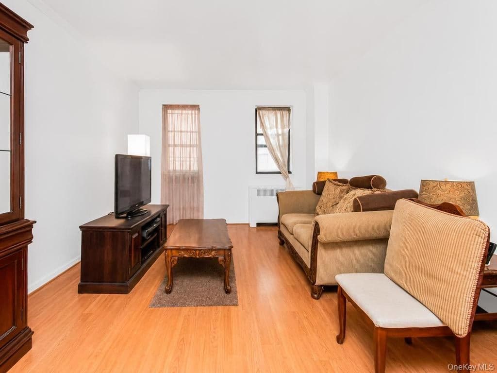 306 E Mosholu Parkway Unit: 4F thumbnail 2