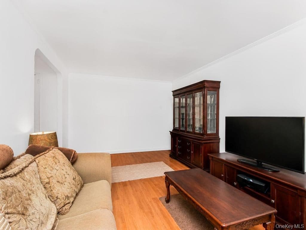 306 E Mosholu Parkway Unit: 4F thumbnail 4