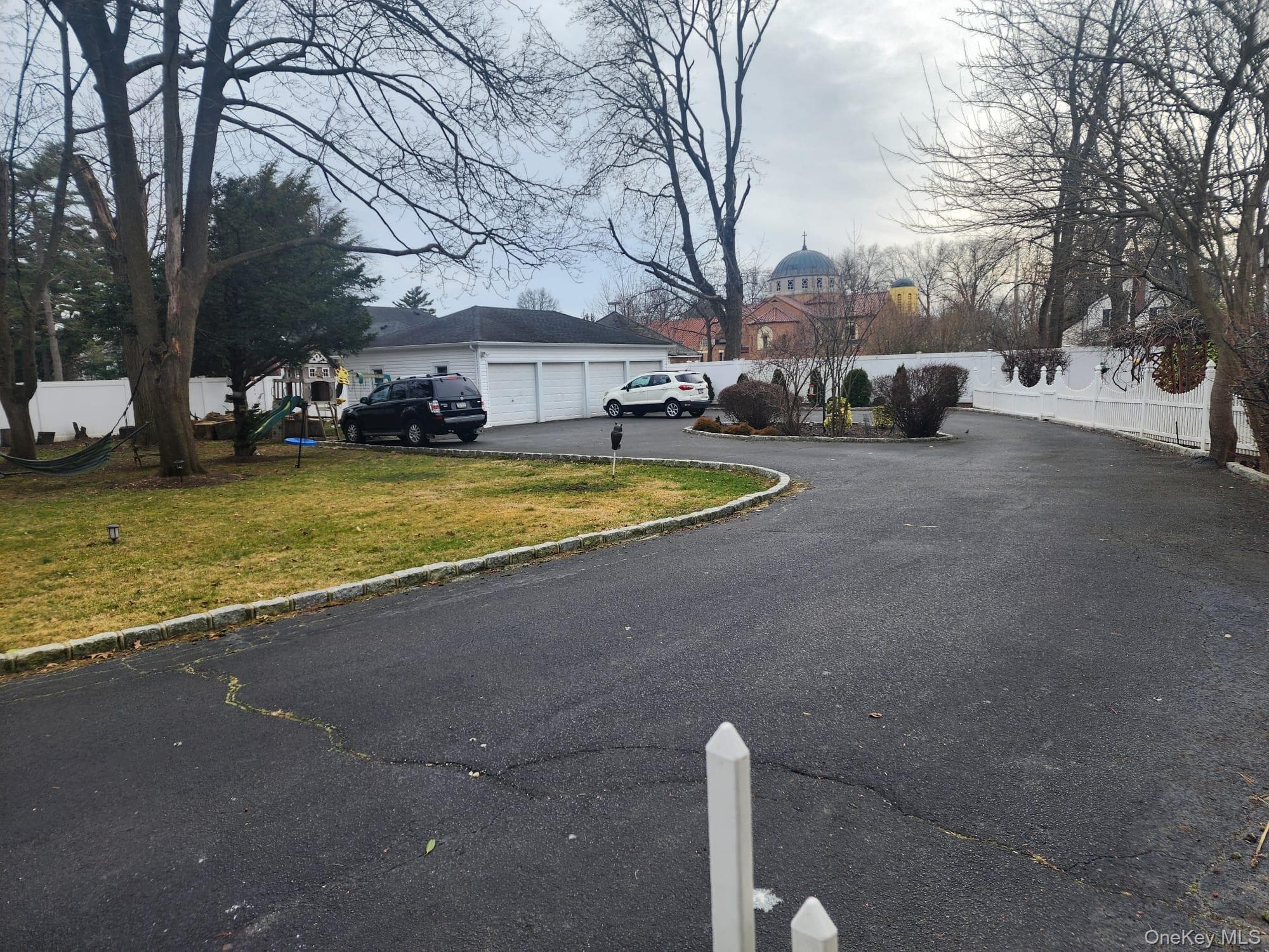 129 Hilton Avenue thumbnail 9