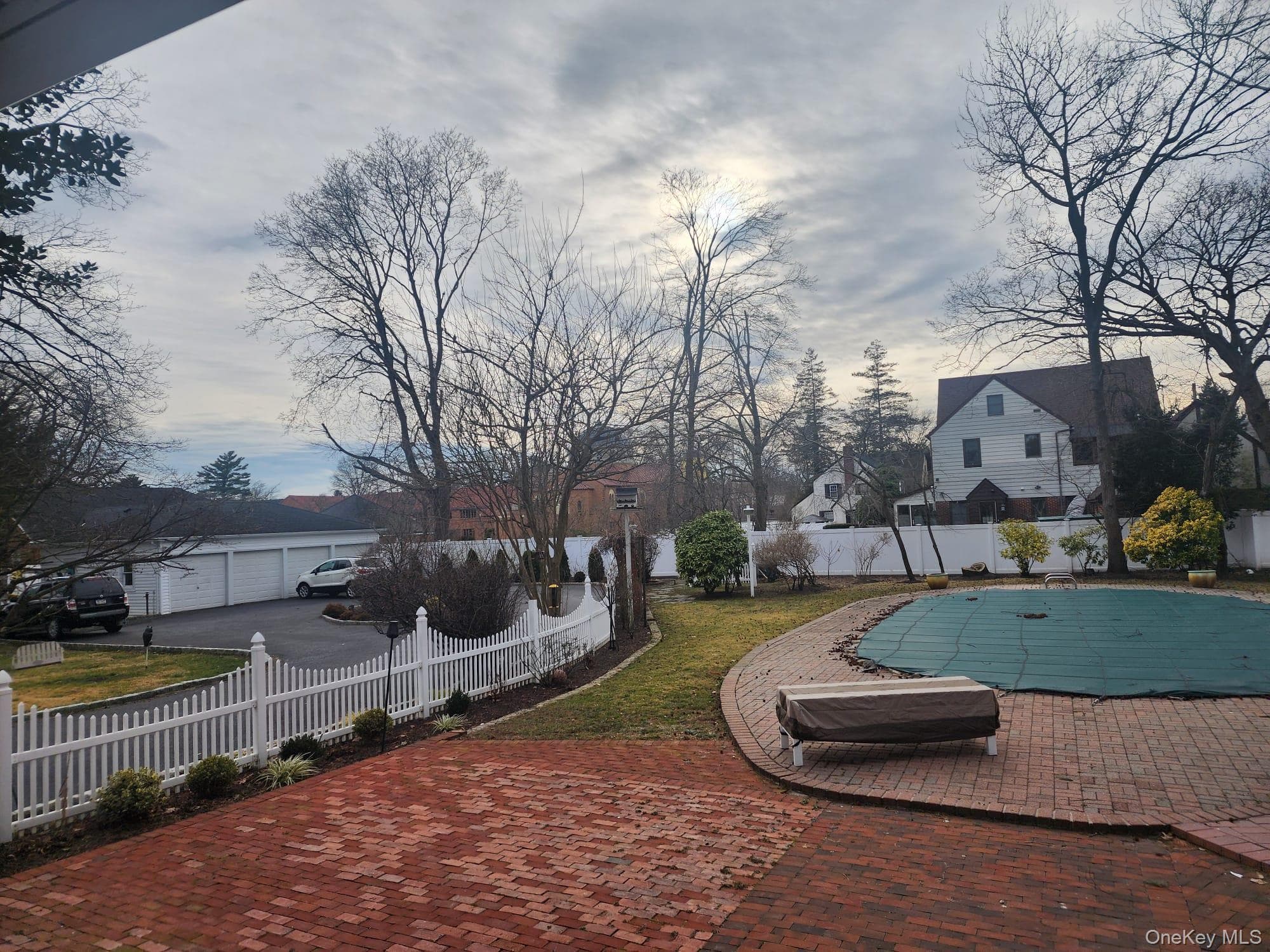 129 Hilton Avenue thumbnail 2