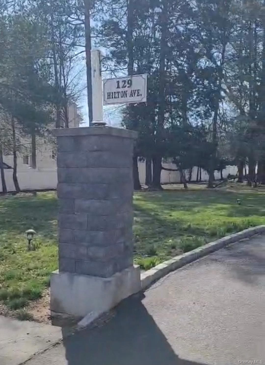 129 Hilton Avenue thumbnail 15