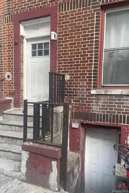 1094 Longfellow Avenue thumbnail 2
