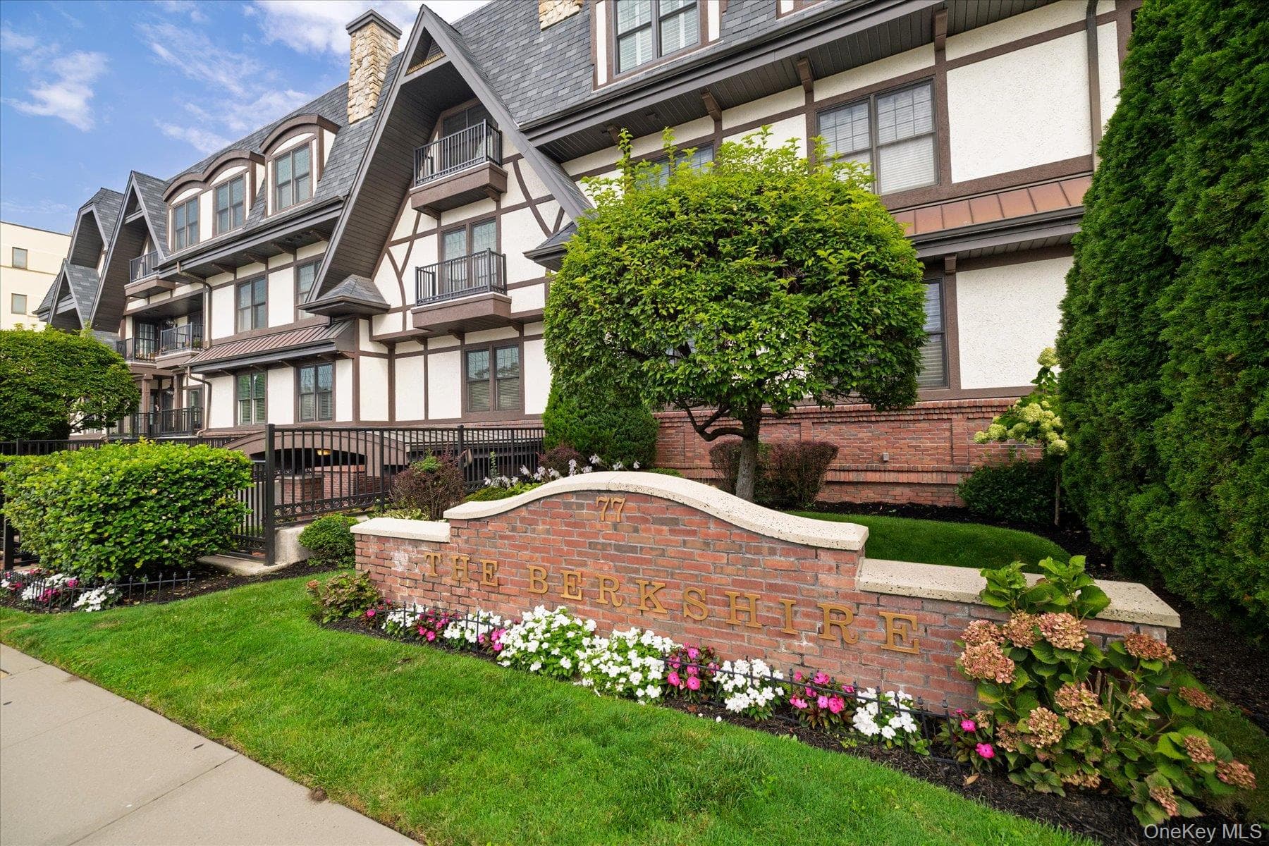 77 Maple Avenue Unit: 100 thumbnail 2