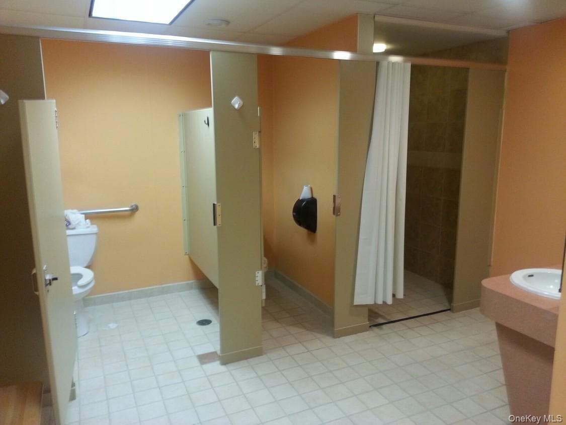 1061 N Broadway thumbnail 18