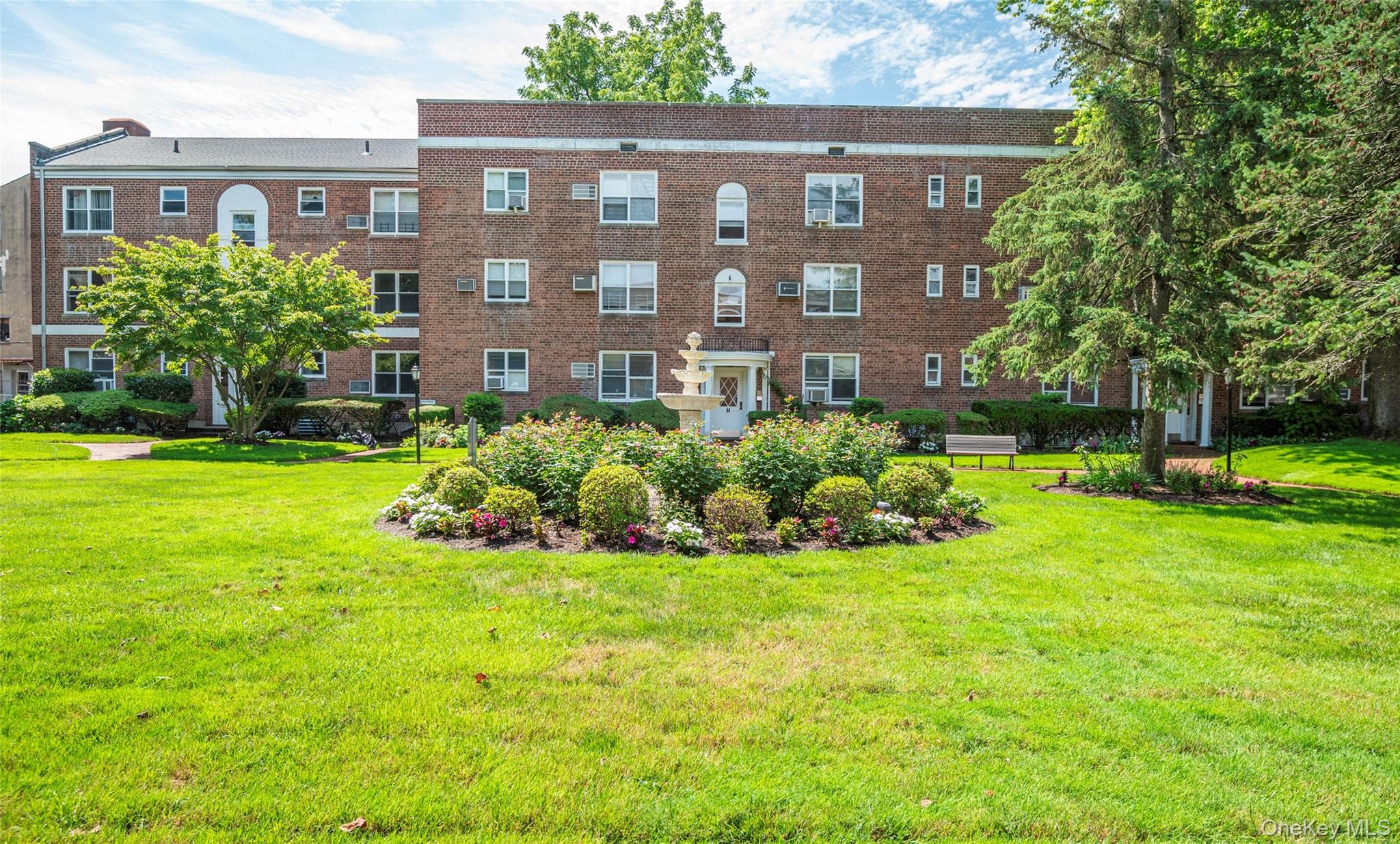 221 Middle Neck Road Unit: G5 photo 1