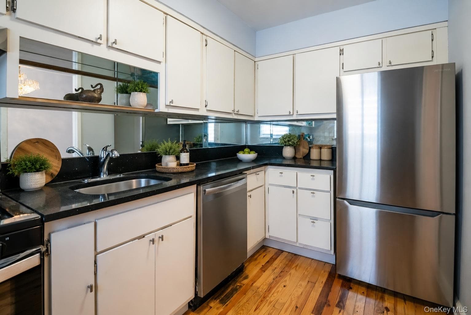 221 Middle Neck Road Unit: G5 thumbnail 18