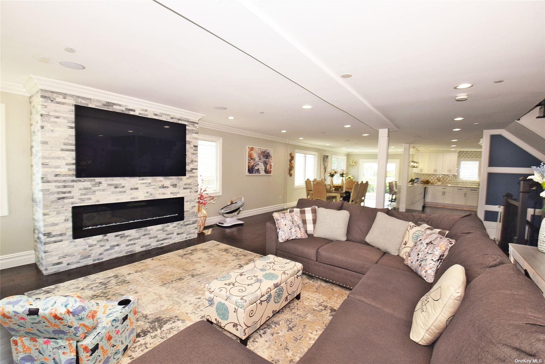 46 E Fulton Street thumbnail 17