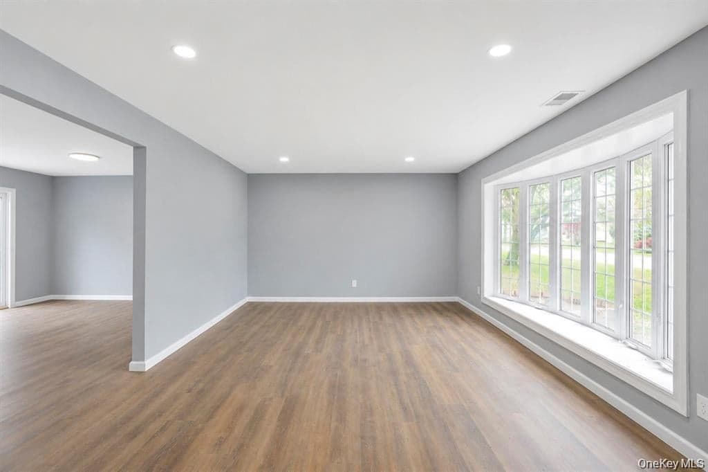 779 Peconic Avenue thumbnail 13