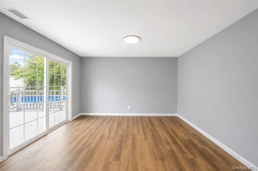 779 Peconic Avenue thumbnail 17