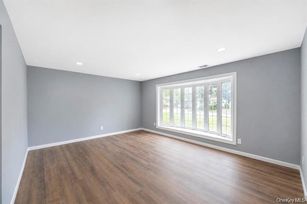 779 Peconic Avenue thumbnail 12