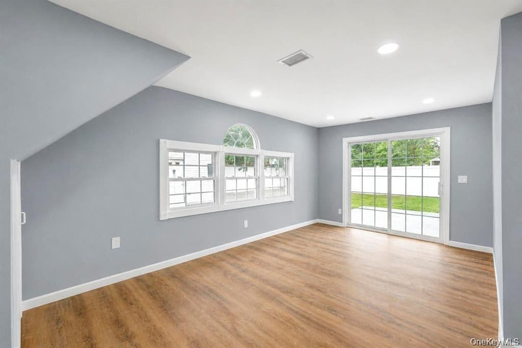 779 Peconic Avenue thumbnail 29