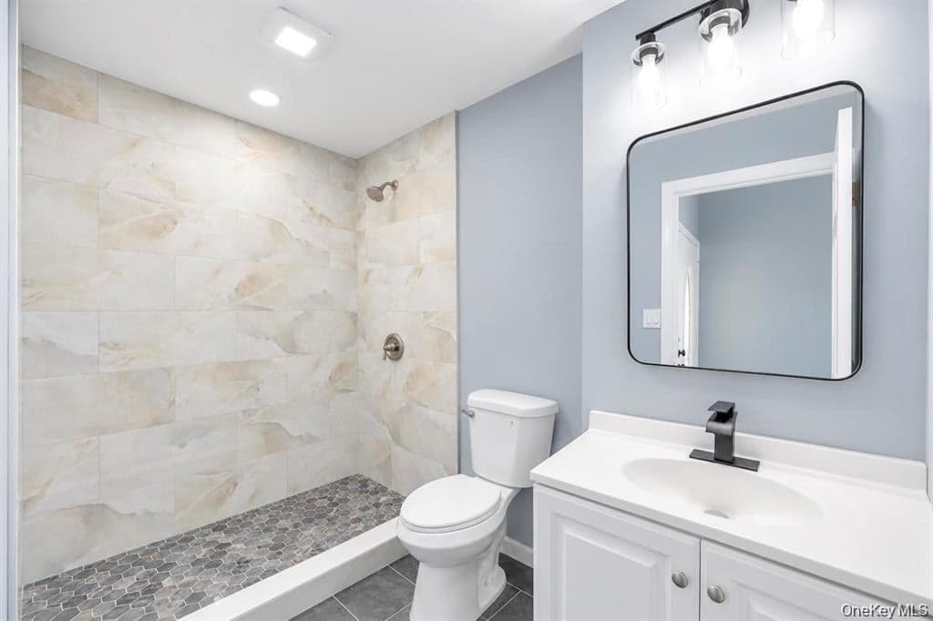 779 Peconic Avenue thumbnail 16