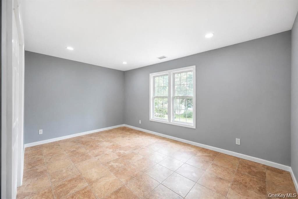 779 Peconic Avenue thumbnail 23