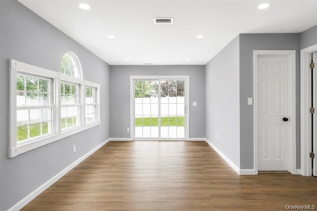 779 Peconic Avenue thumbnail 30