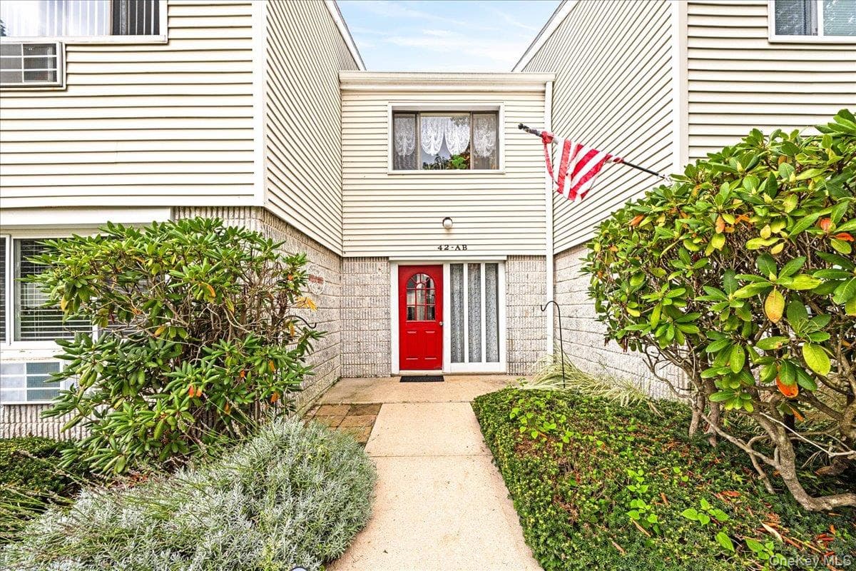 42 Richmond Boulevard Unit: 3A, Ronkonkoma