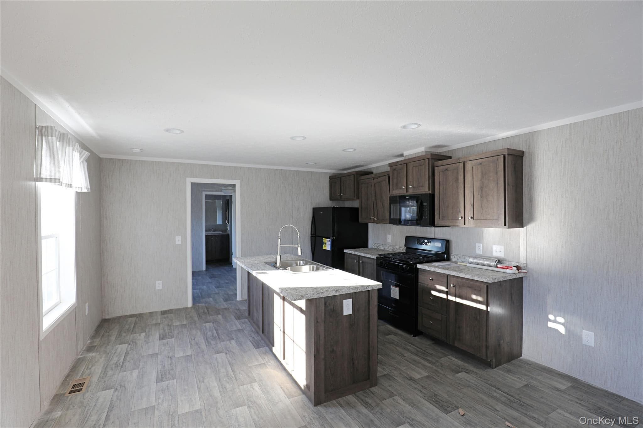 414 Joslen Boulevard Unit: 1 thumbnail 2