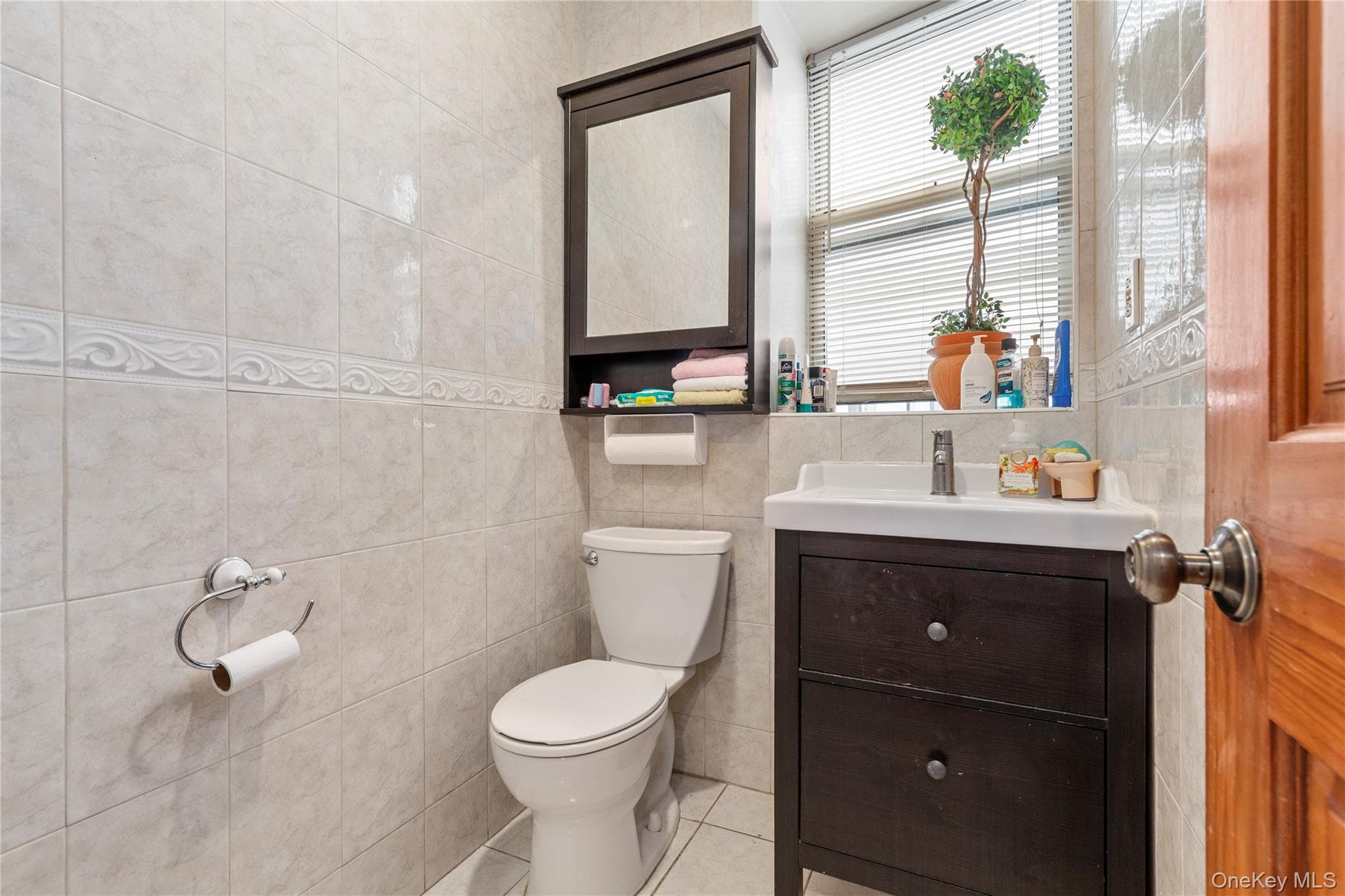 1727 E 14th Street thumbnail 9
