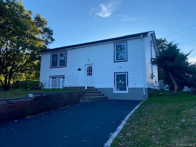 14 Split Cedar DR, Islandia