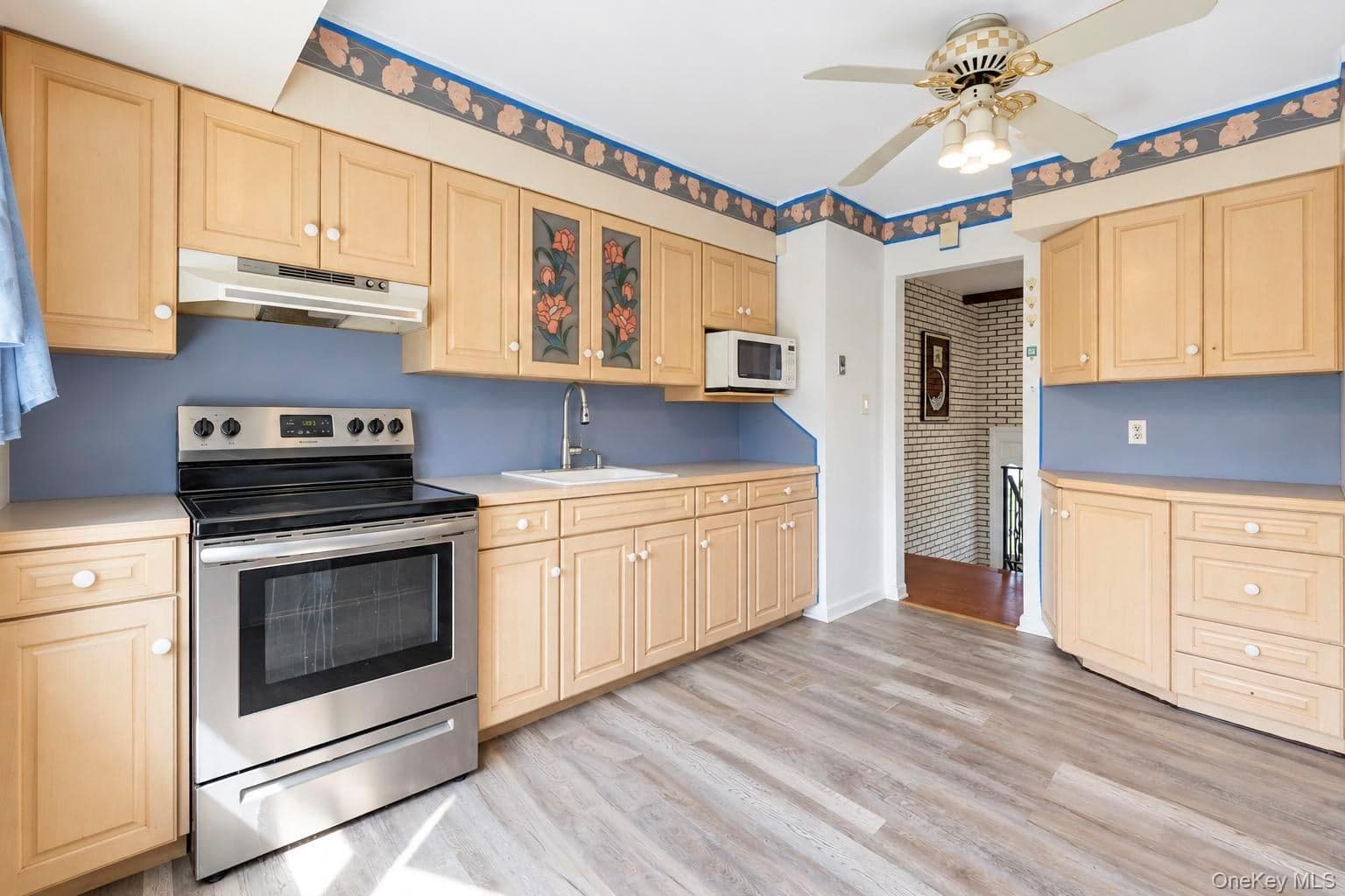 286 W 13th Street thumbnail 10